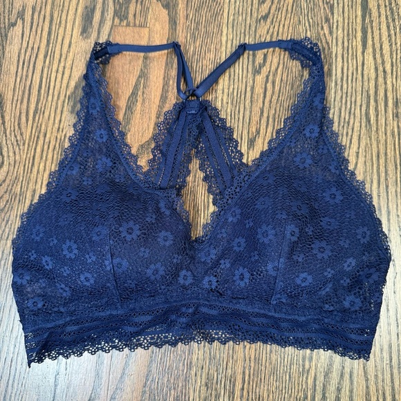 Victoria’s Secret navy lace racer back bralette size medium - Picture 1 of 4